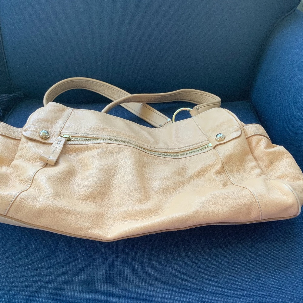 LEATHER HAND BAG...LIKE NEW...